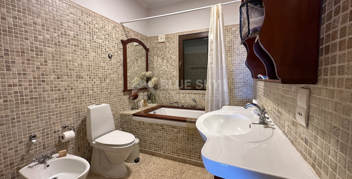 Sale: Charming Villa with Panoramic Sea Views in Agios Tychonas