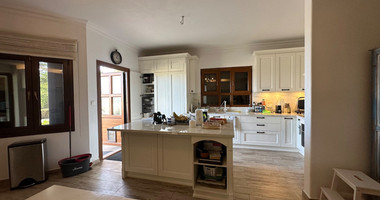 Sale: Charming Villa with Panoramic Sea Views in Agios Tychonas