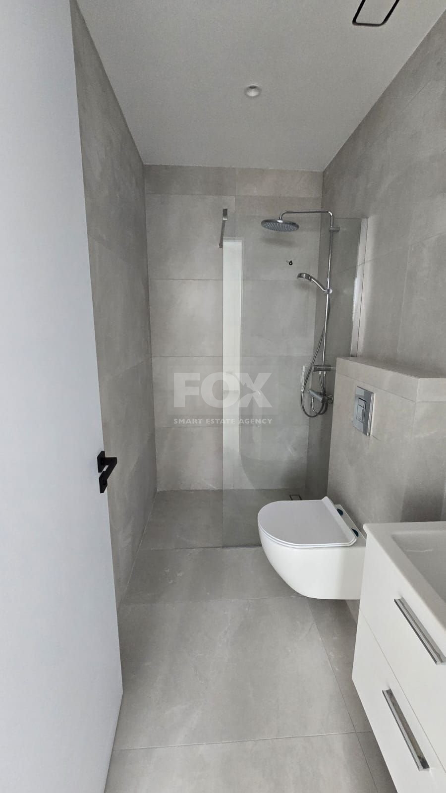 Modern Apartment Building for Rent in Neapoli
