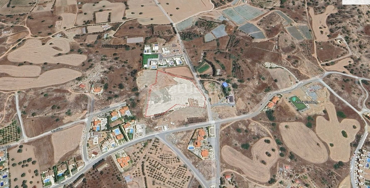 Large Development Land for Sale in Scenic Moni