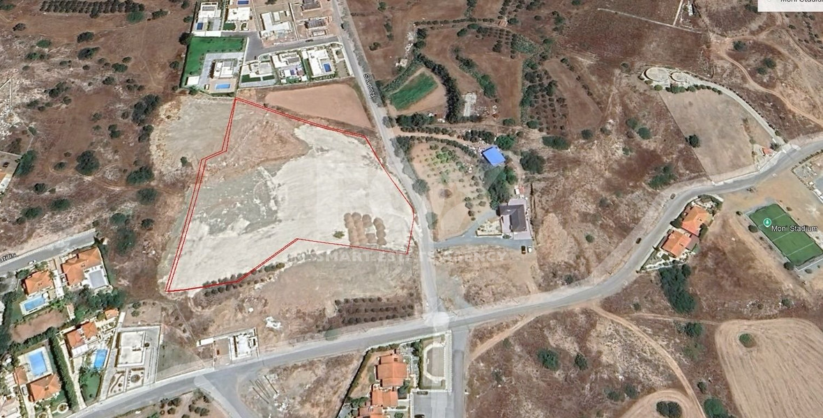 Large Development Land for Sale in Scenic Moni