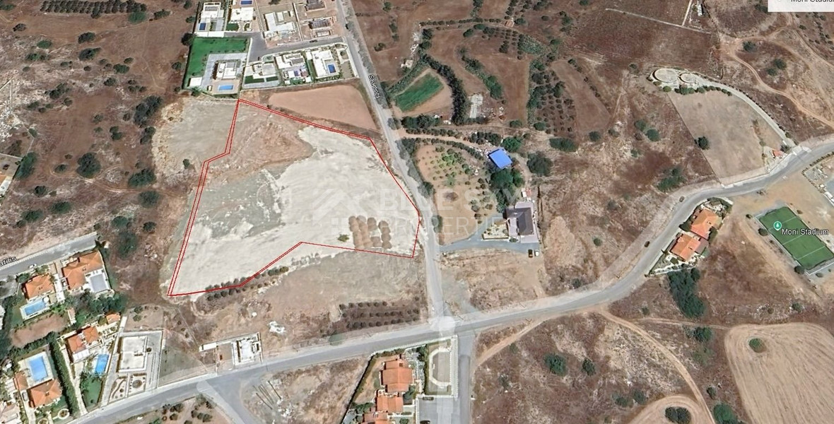 Large Development Land for Sale in Scenic Moni