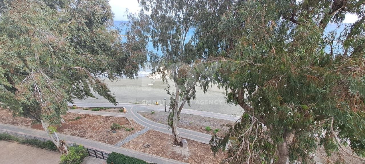 Three bedroom seafront apartment for rent, Amathounta, Limassol