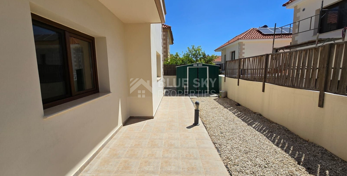 Unfurnished 3 bedroom house with private pool in  Erimi for Rent