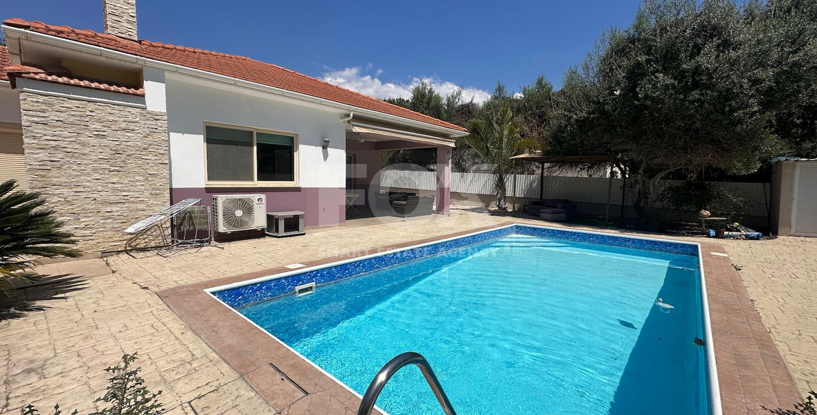 RENT: BEAUTIFUL 3 BEDROOM UNFURNISHED BUNGALOW WITH SWIMMING POOL IN PYRGOS