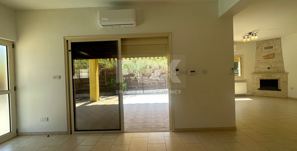RENT: BEAUTIFUL 3 BEDROOM UNFURNISHED BUNGALOW WITH SWIMMING POOL IN PYRGOS