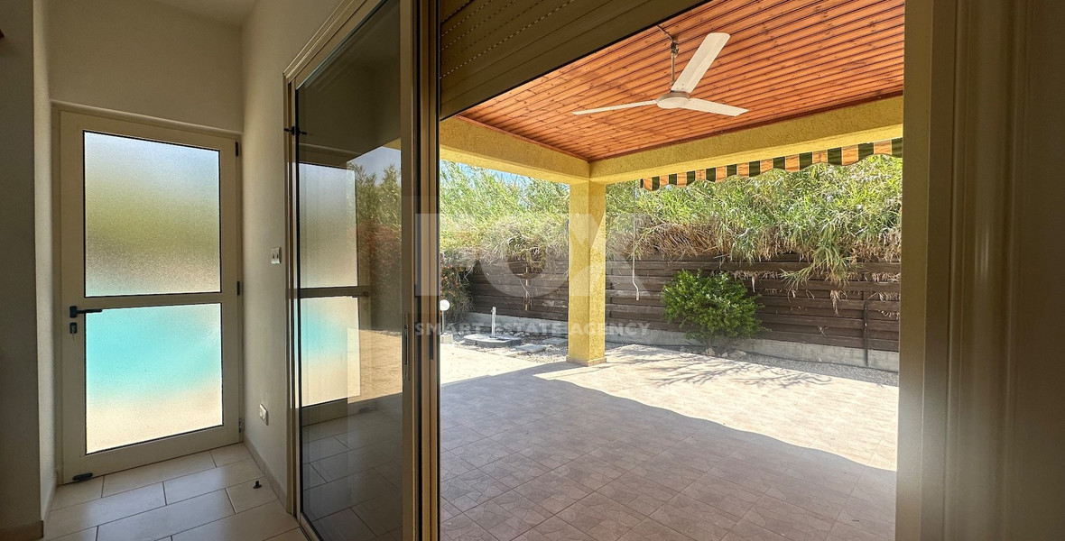 RENT: BEAUTIFUL 3 BEDROOM UNFURNISHED BUNGALOW WITH SWIMMING POOL IN PYRGOS