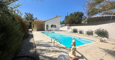 RENT: BEAUTIFUL 3 BEDROOM UNFURNISHED BUNGALOW WITH SWIMMING POOL IN PYRGOS