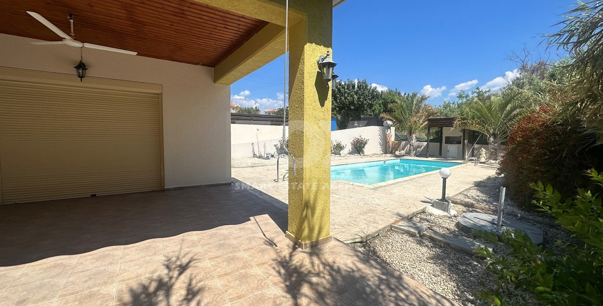 RENT: BEAUTIFUL 3 BEDROOM UNFURNISHED BUNGALOW WITH SWIMMING POOL IN PYRGOS