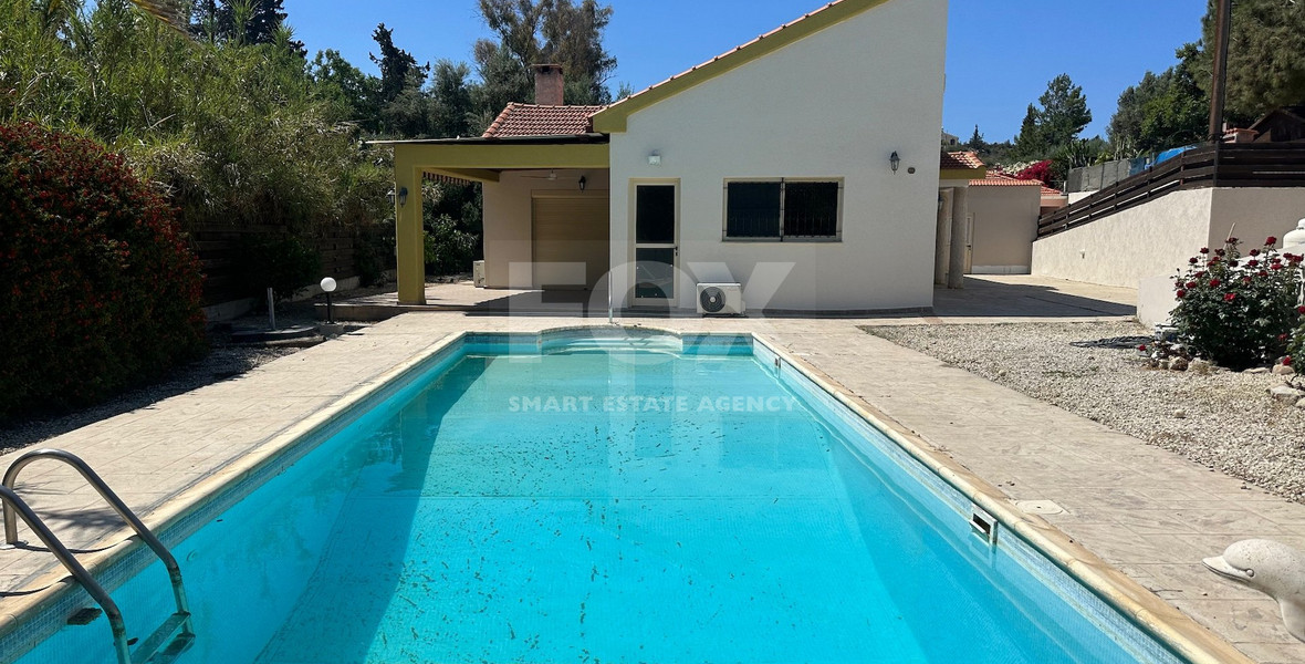 RENT: BEAUTIFUL 3 BEDROOM UNFURNISHED BUNGALOW WITH SWIMMING POOL IN PYRGOS
