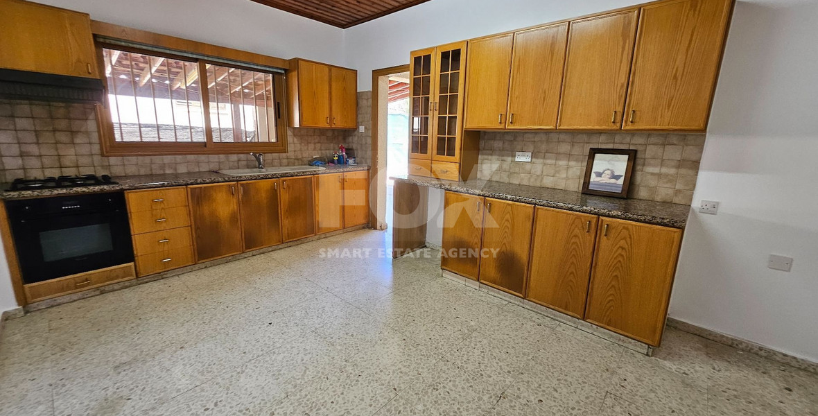 For Rent Three bedroom detached bungalow in a large plot in Episkopi Area