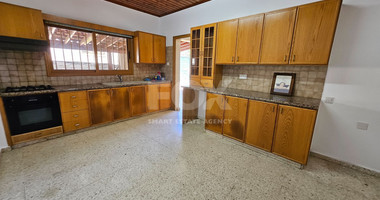 For Rent Three bedroom detached bungalow in a large plot in Episkopi Area