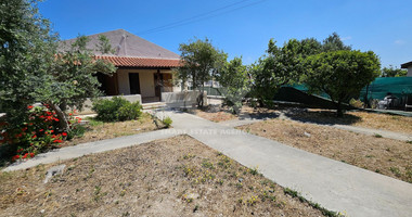 For Rent Three bedroom detached bungalow in a large plot in Episkopi Area