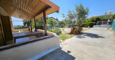 For Rent Three bedroom detached bungalow in a large plot in Episkopi Area