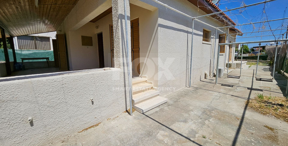 For Rent Three bedroom detached bungalow in a large plot in Episkopi Area