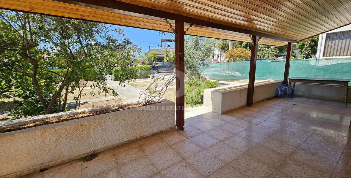 For Rent Three bedroom detached bungalow in a large plot in Episkopi Area