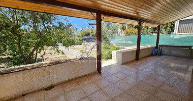 For Rent Three bedroom detached bungalow in a large plot in Episkopi Area