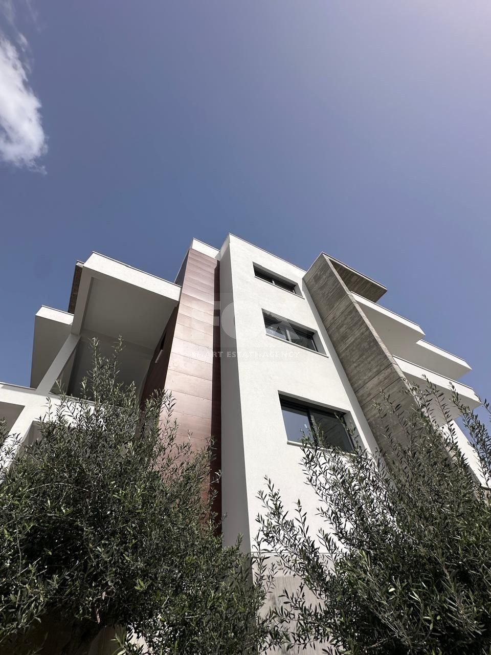 Luxury 2-Bedroom Apartment with Private Roof Garden in Neapolis, Limassol