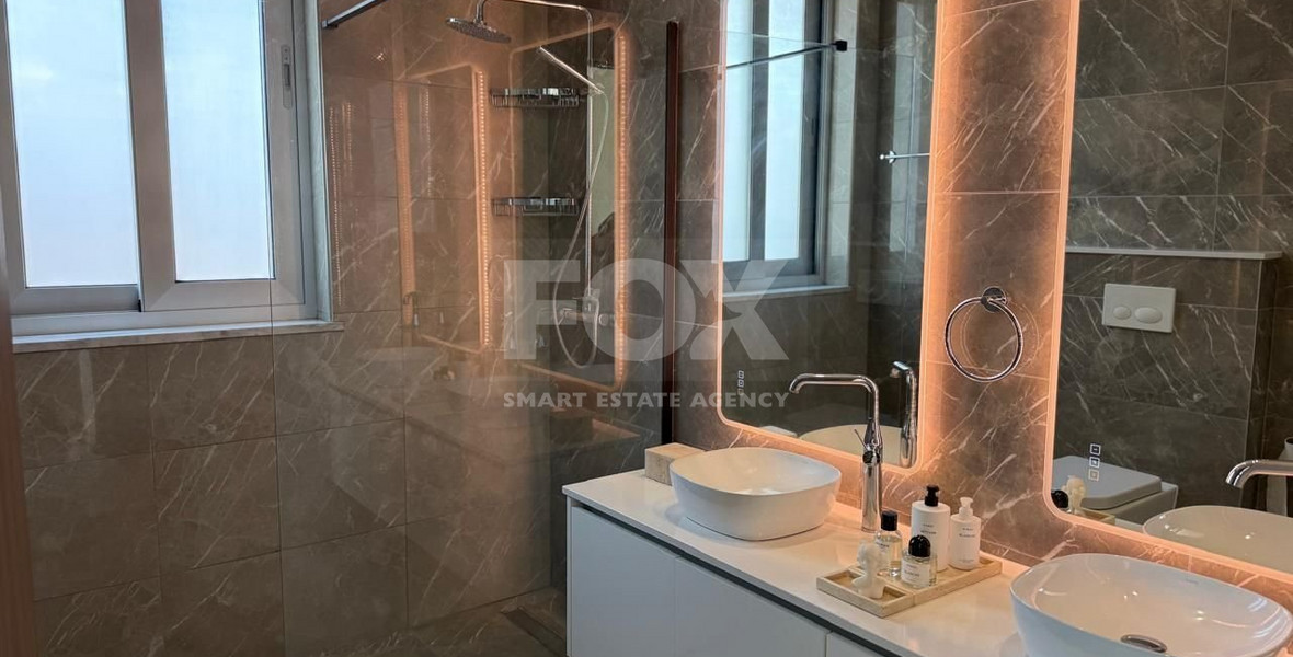 Stunning three bedroom penthouse with private swimming pool