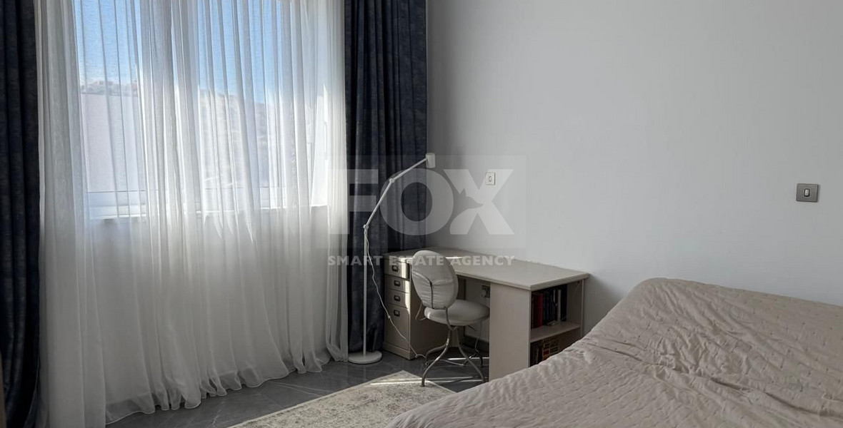 Stunning three bedroom penthouse with private swimming pool