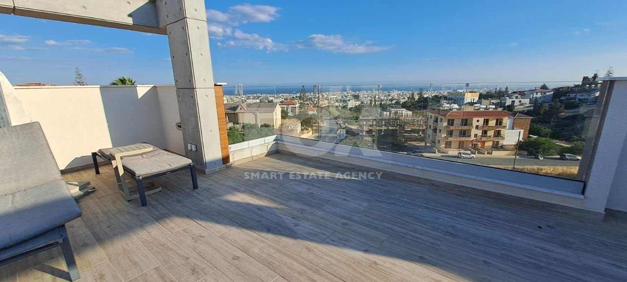 Stunning three bedroom penthouse with private swimming pool