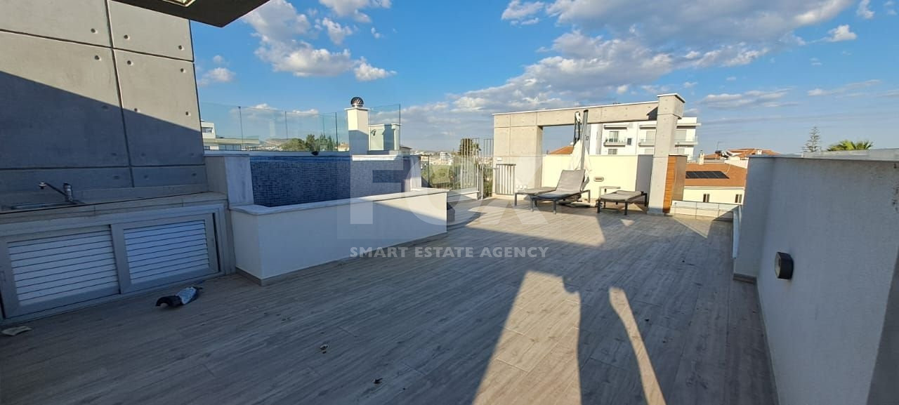Stunning three bedroom penthouse with private swimming pool