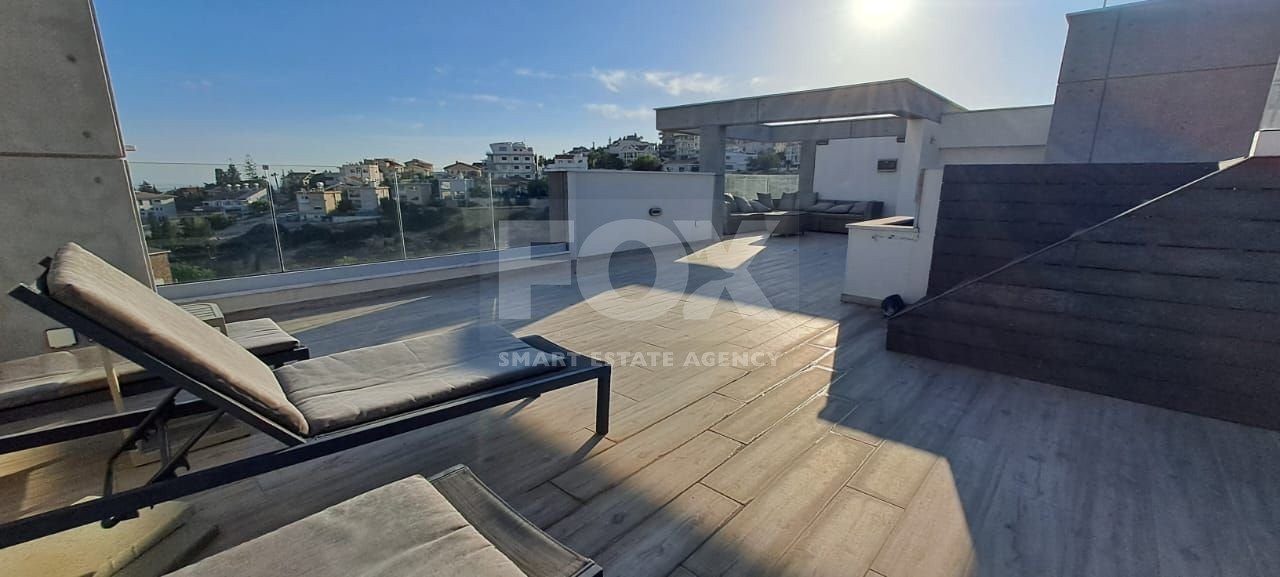 Stunning three bedroom penthouse with private swimming pool
