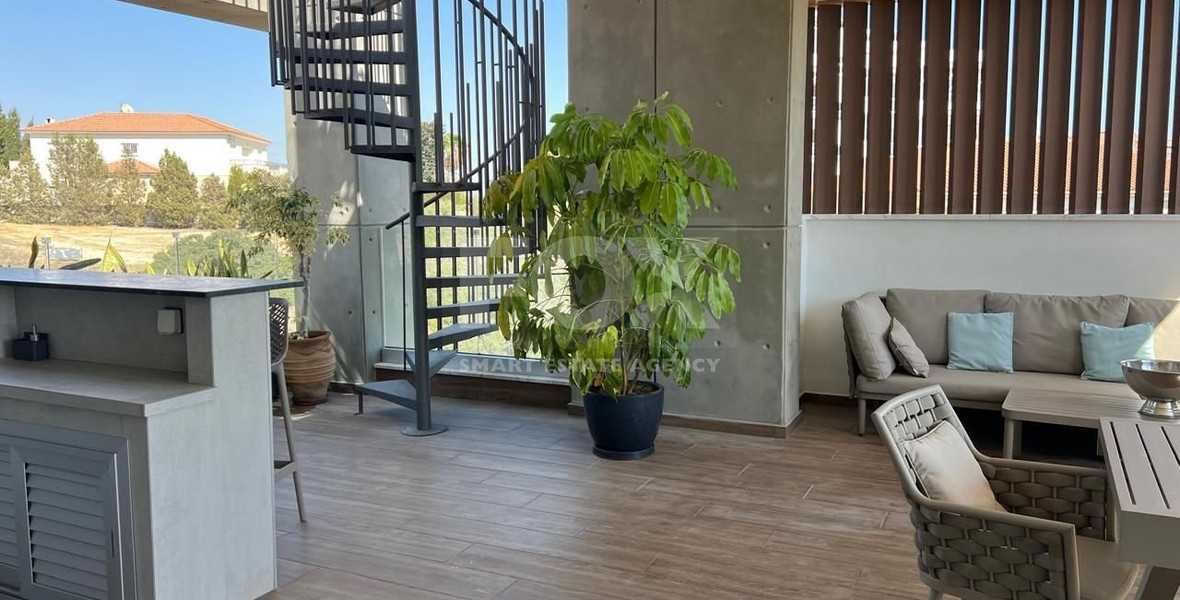 Stunning three bedroom penthouse with private swimming pool