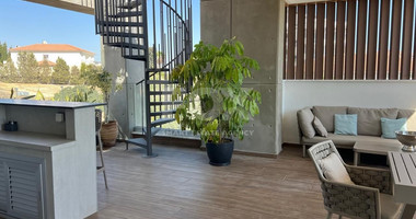 Stunning three bedroom penthouse with private swimming pool