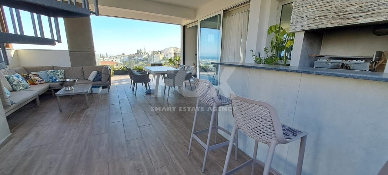 Stunning three bedroom penthouse with private swimming pool