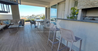 Stunning three bedroom penthouse with private swimming pool