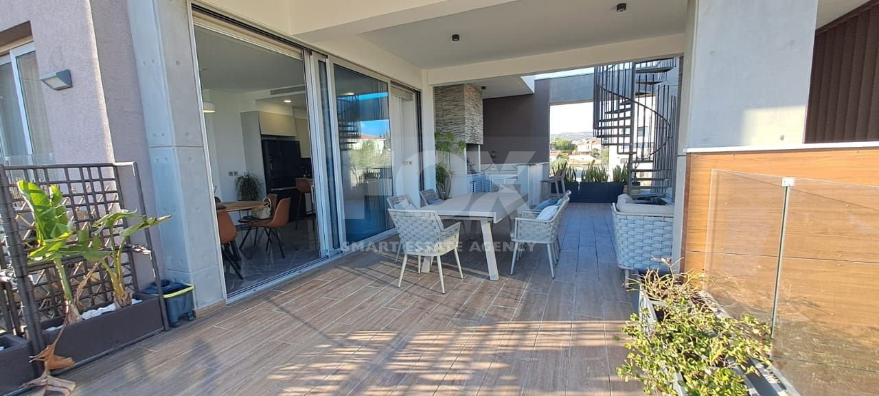 Stunning three bedroom penthouse with private swimming pool