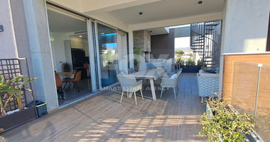 Stunning three bedroom penthouse with private swimming pool