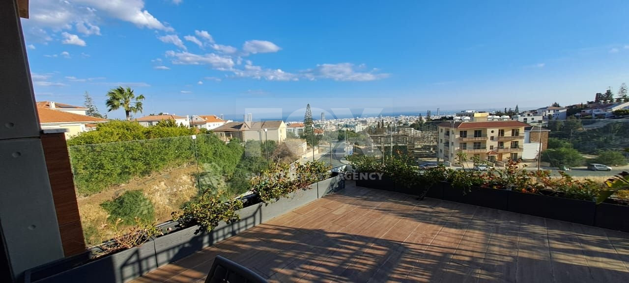 Stunning three bedroom penthouse with private swimming pool