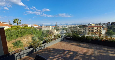 Stunning three bedroom penthouse with private swimming pool