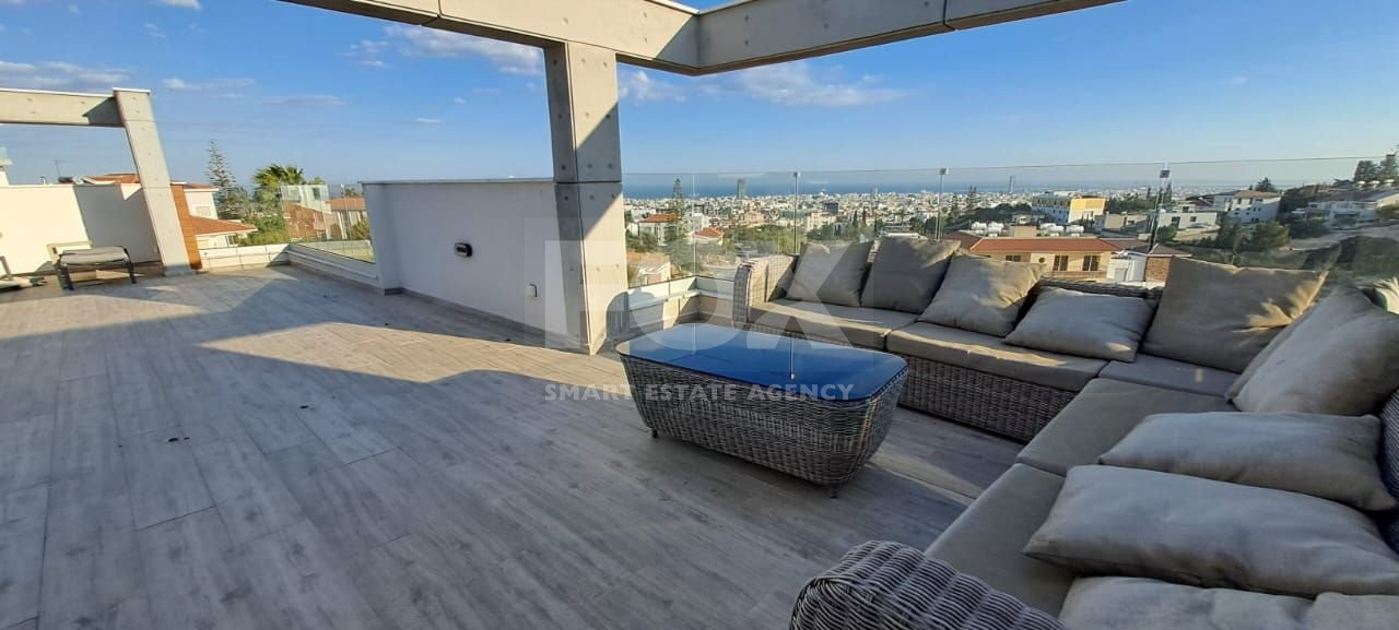 Stunning three bedroom penthouse with private swimming pool