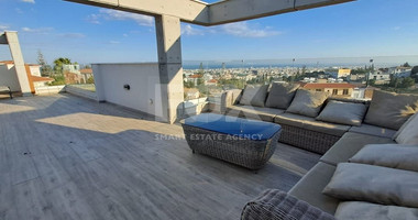 Stunning three bedroom penthouse with private swimming pool