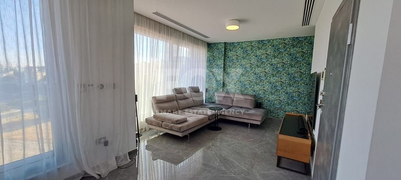 Stunning three bedroom penthouse with private swimming pool