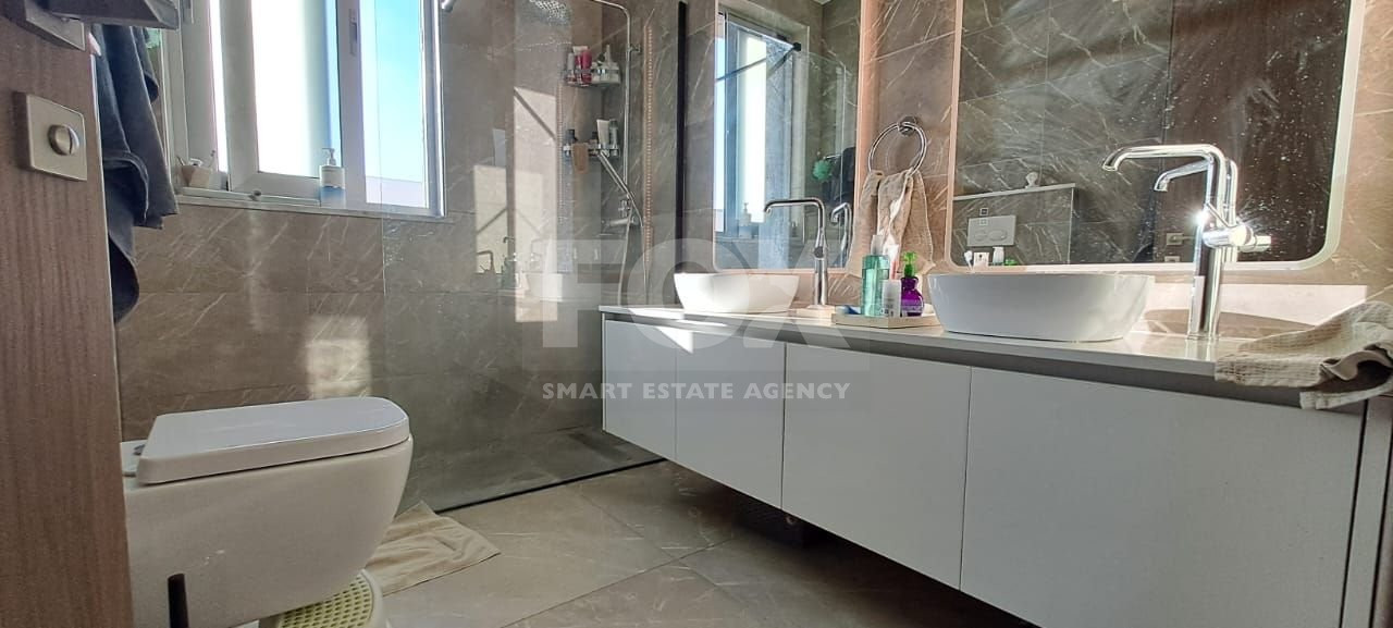 Stunning three bedroom penthouse with private swimming pool