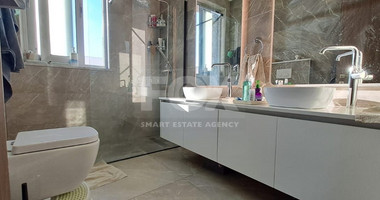 Stunning three bedroom penthouse with private swimming pool