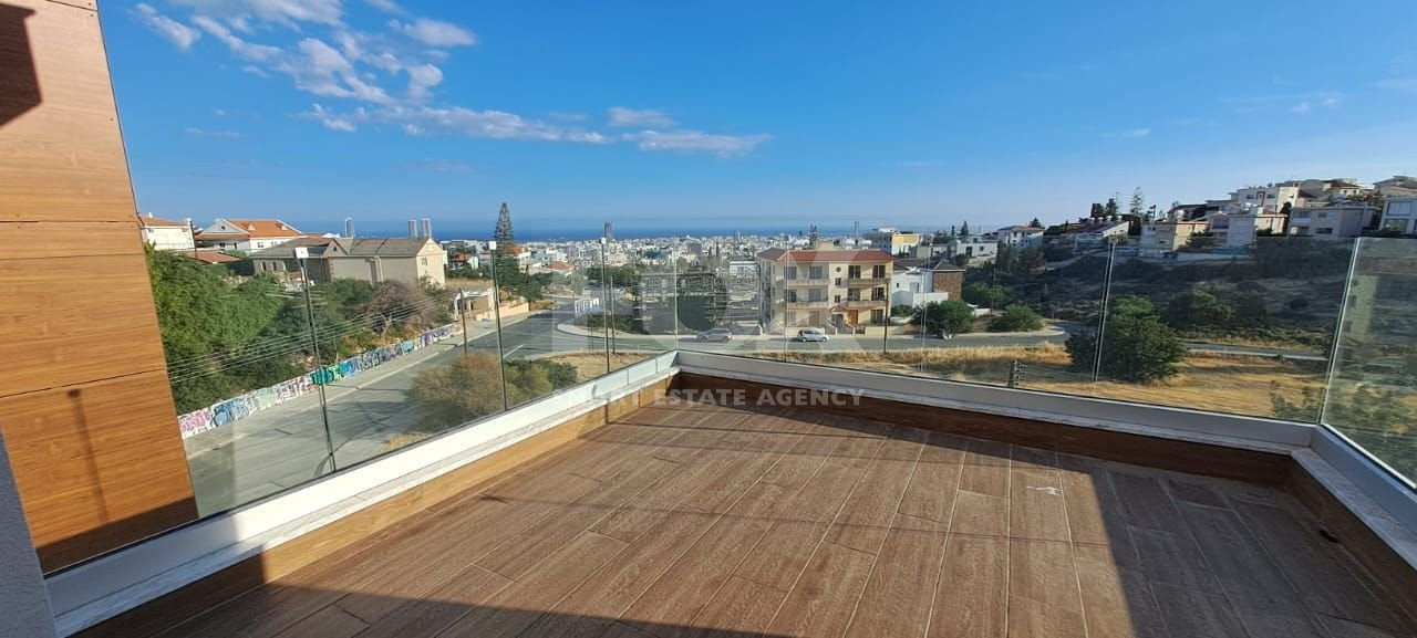 Stunning three bedroom penthouse with private swimming pool