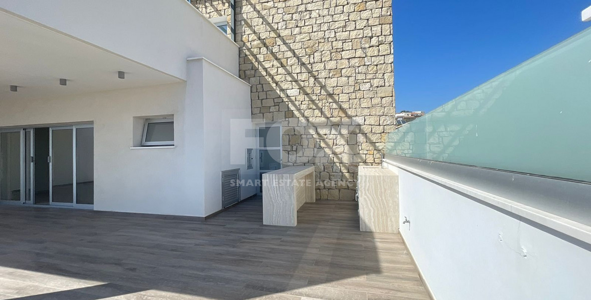 2 Bedroom Penthouse with jacuzzi for Rent in Germasogeia
