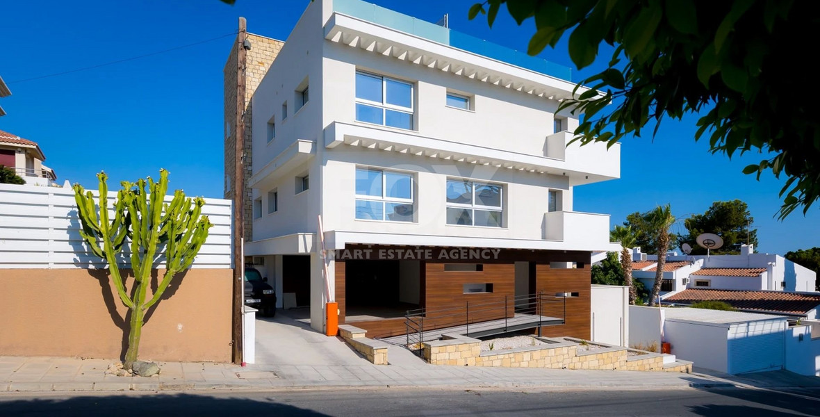 2 Bedroom Penthouse with jacuzzi for Rent in Germasogeia