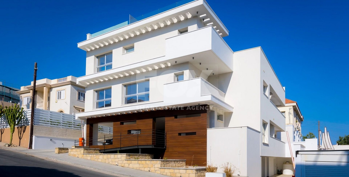 2 Bedroom Penthouse with jacuzzi for Rent in Germasogeia