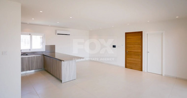 2 Bedroom Penthouse with jacuzzi for Rent in Germasogeia