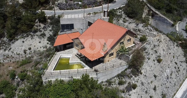 Detached Five-Bedroom House for sale in  Kyperounta: with Pool & Panoramic Views
