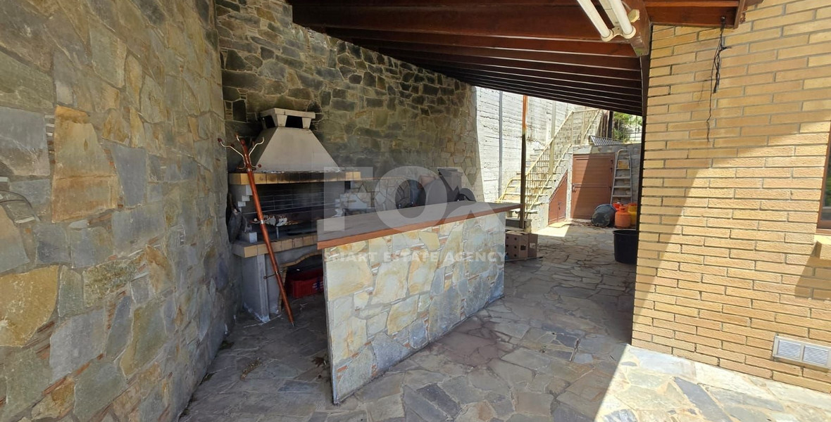 Detached Five-Bedroom House for sale in  Kyperounta: with Pool & Panoramic Views