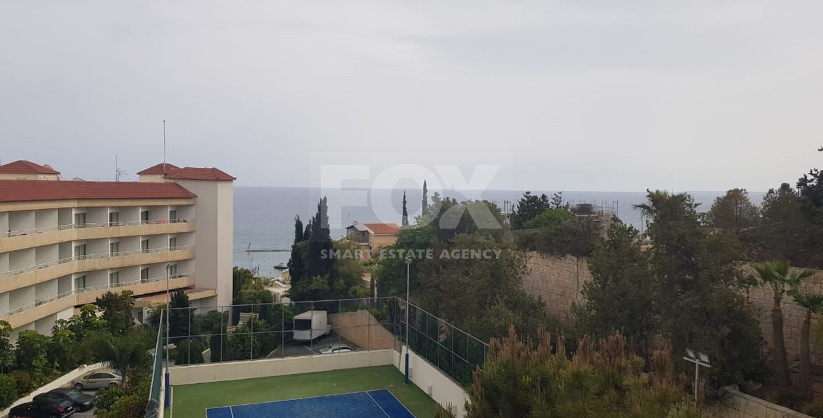Fully furnished luxury 2 bedroom apartment with private garden for rent in Agios Tychonas
