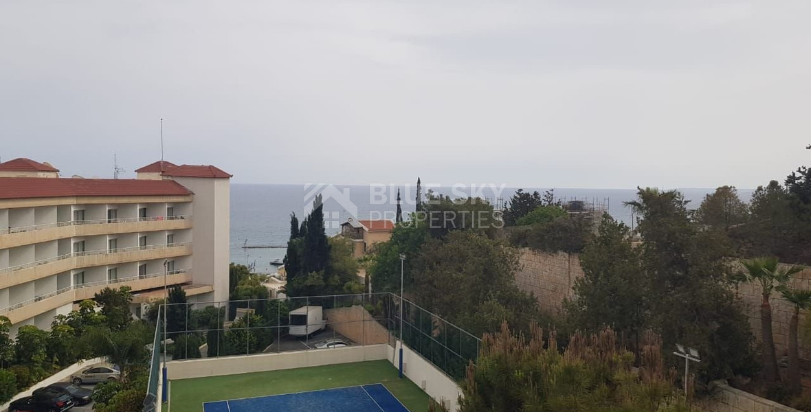 Fully furnished luxury 2 bedroom apartment with private garden for rent in Agios Tychonas