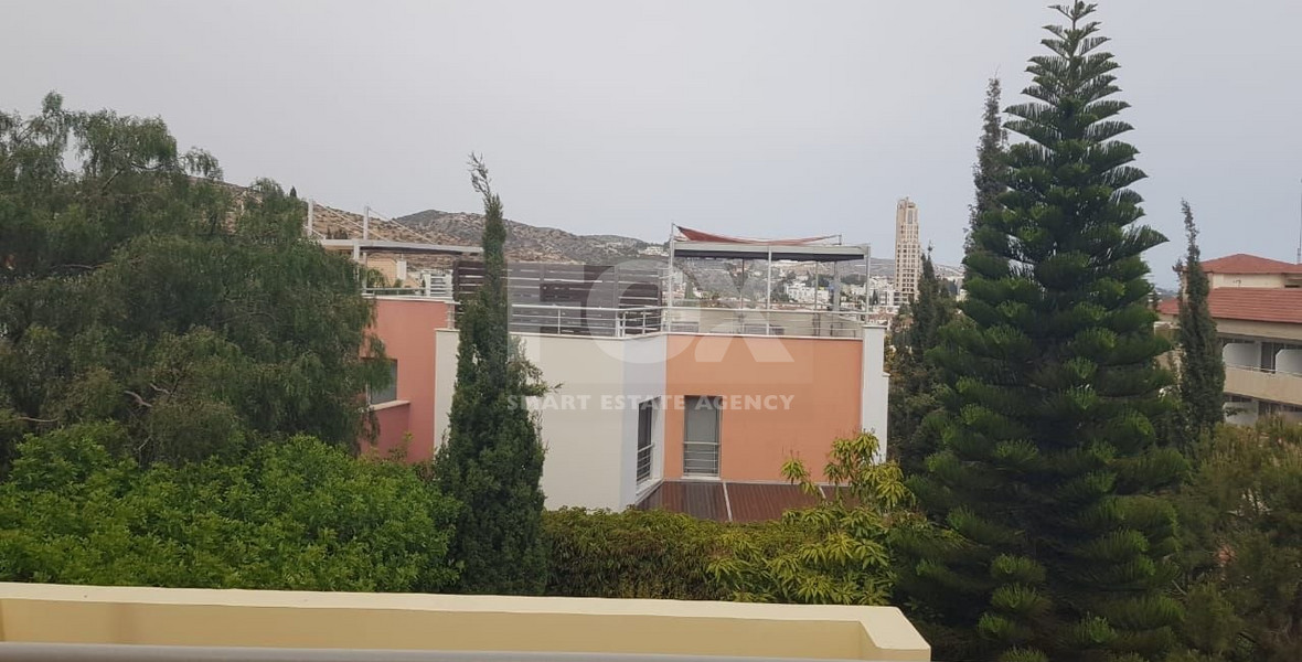 Fully furnished luxury 2 bedroom apartment with private garden for rent in Agios Tychonas